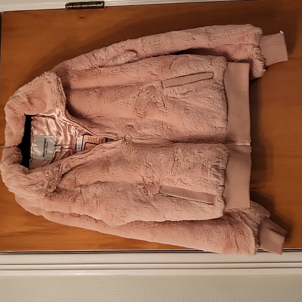 🎉Host Pick🎉 Girls Blush Faux Fur Jacket With Pockets - Picture 1 of 5